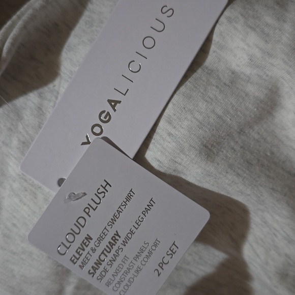 Yogalicious | Cloud Plush Eleven Sweatshirt & Sanctuary Pant | 2 Pc Set - Picture 5 of 6